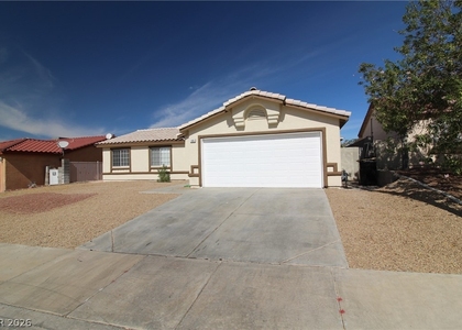 916 Clubview Drive - Photo 1