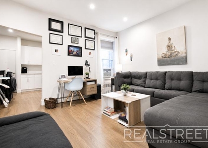 863 Knickerbocker Ave - Photo 1