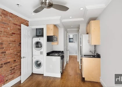 West 50 Street - Photo 1