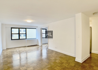 E 16 St - Photo 1