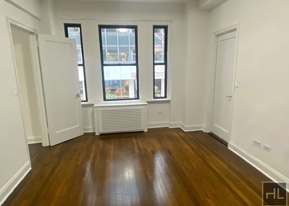 East 46 Street - Photo 1