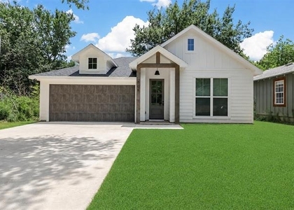 508 W Johnson Street - Photo 1