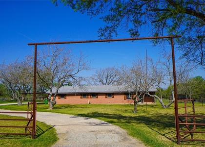 19761 N State Highway 34 - Photo 1