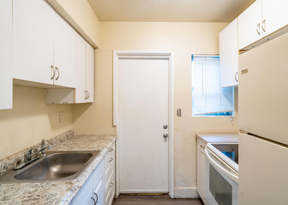 533 Ne 2nd Avenue - Photo 1