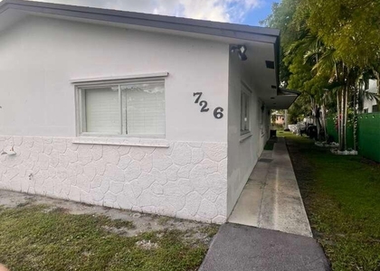 726 Sw 7th Street - Photo 1