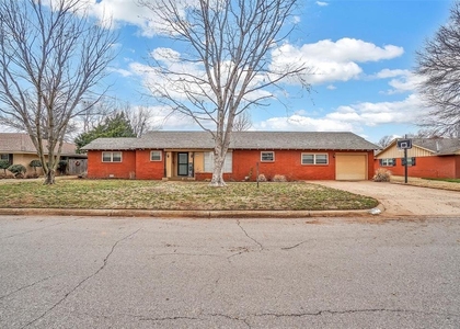615 N Oak Street - Photo 1