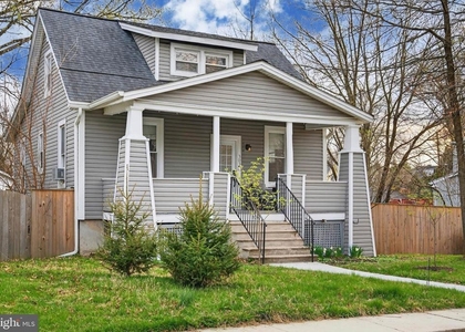 303 E Melrose Avenue - Photo 1