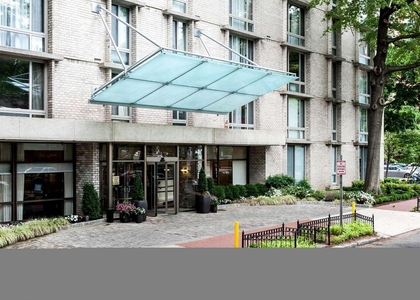 940 25th Street Nw - Photo 1