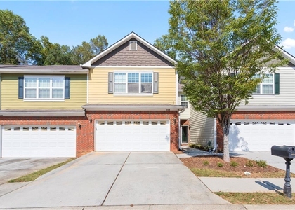 1126 Treymont - Photo 1