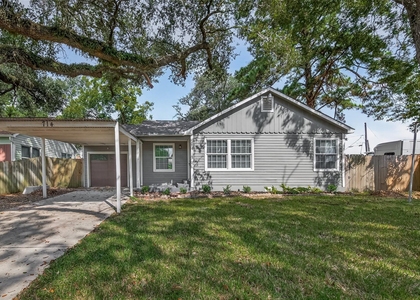 714 E Humble Street - Photo 1