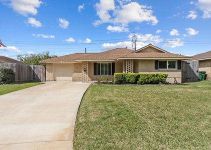 1214 W 31st Street - Photo 1