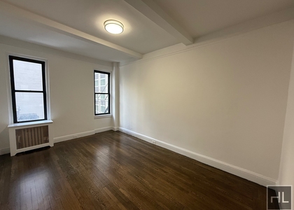 East 46 Street - Photo 1