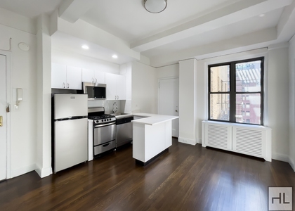 East 46 Street - Photo 1
