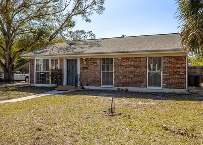812 W Warren Avenue - Photo 1