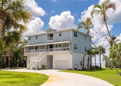 2424 Bay Drive - Photo 1