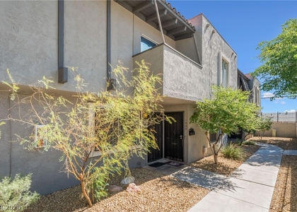 1406 N Jones Boulevard - Photo 1