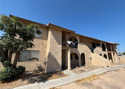 2205 N Jones Boulevard - Photo 1