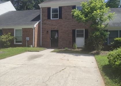 415 Williamsburg Way - Photo 1