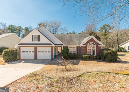 5755 Lakeview Circle - Photo 1