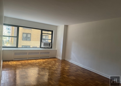 East 55 Street - Photo 1