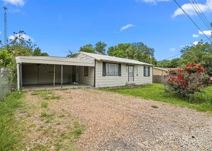 303 W Davis Street - Photo 1