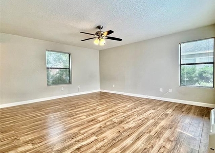 701 W Sycamore Street - Photo 1