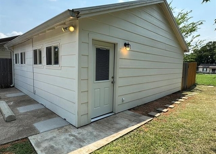320 W 6th Street - Photo 1