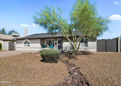 208 E Oxford Drive - Photo 1