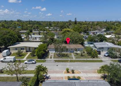 261 Ne 42nd Street - Photo 1