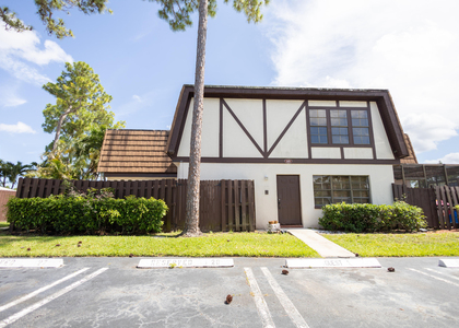 110 Weybridge Circle - Photo 1