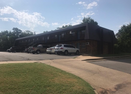 624 N Broadway Avenue - Photo 1