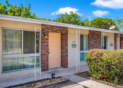 2107 Ne 15th Avenue - Photo 1