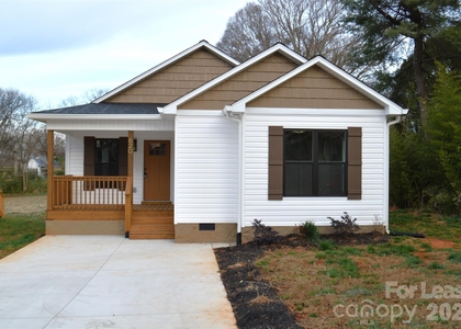 620 W Bell Street - Photo 1