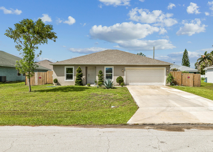 766 Se Academy Lane - Photo 1
