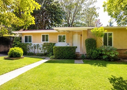 1005 Stradella - Photo 1