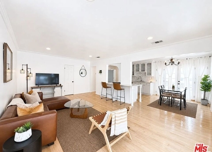 834 Lincoln Boulevard - Photo 1