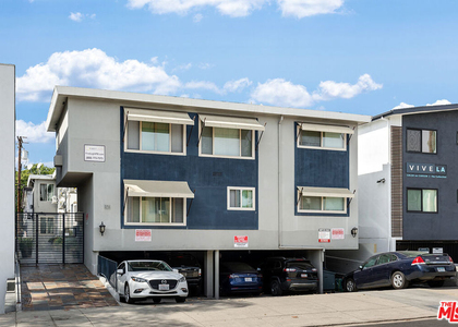 925 N Curson Avenue - Photo 1