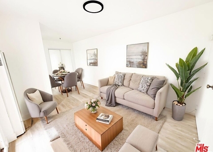2637 S Manhattan Place - Photo 1