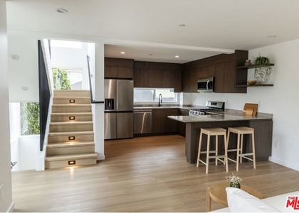 623 N Mariposa Avenue - Photo 1