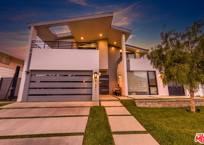 2122 Castle Heights Avenue - Photo 1