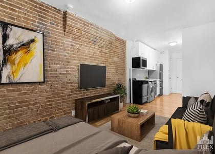  East 9th Street - Photo 1