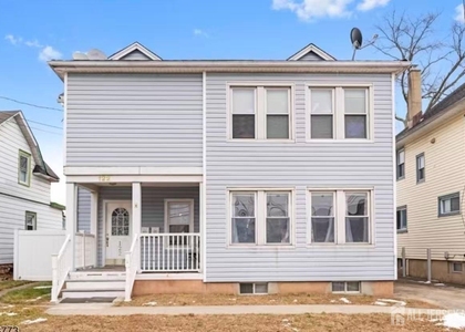 122 South Lincoln Avenue - Photo 1