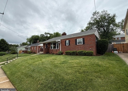 2632 N Sycamore Street - Photo 1