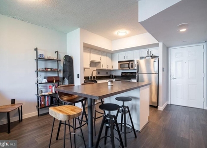 1001 N Randolph Street - Photo 1