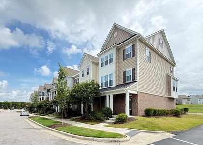 537 Austin View Boulevard - Photo 1