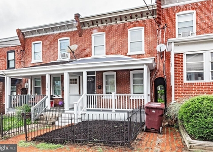 1607 Howland Street - Photo 1
