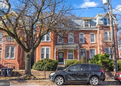 827 N Jackson Street - Photo 1