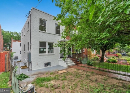 518 Oglethorpe Street Ne - Photo 1