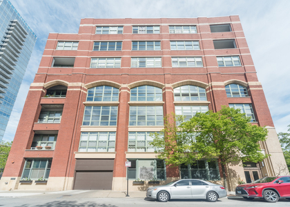 2001 S Calumet Avenue - Photo 1