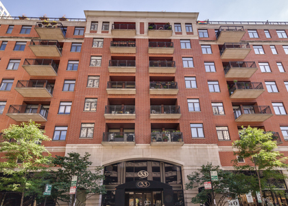 33 W Huron Street - Photo 1